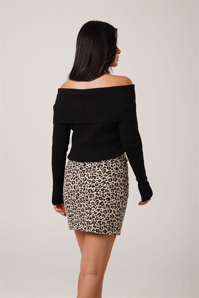 Madonna Yaka Omuz Dekolteli Siyah Triko Kazak