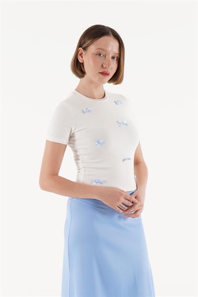 Mavi Kurdele İşlemeli Beyaz Crop