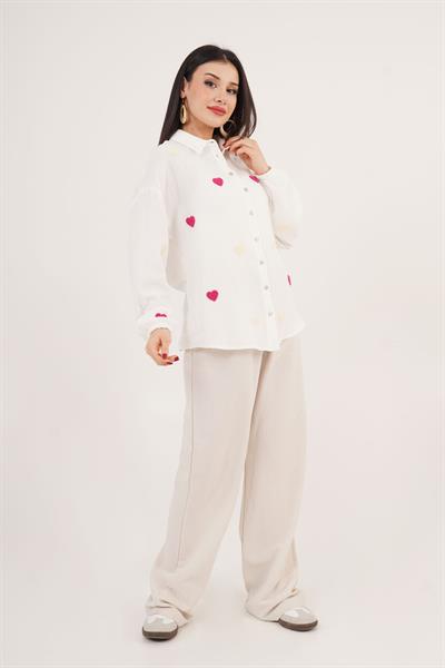 Kabartmalı Kalpli Beyaz Gömlek