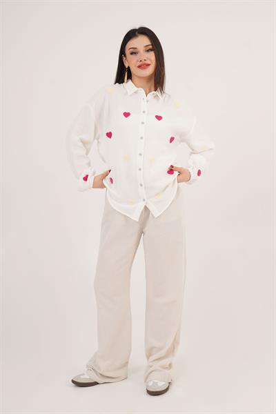 Kabartmalı Kalpli Beyaz Gömlek