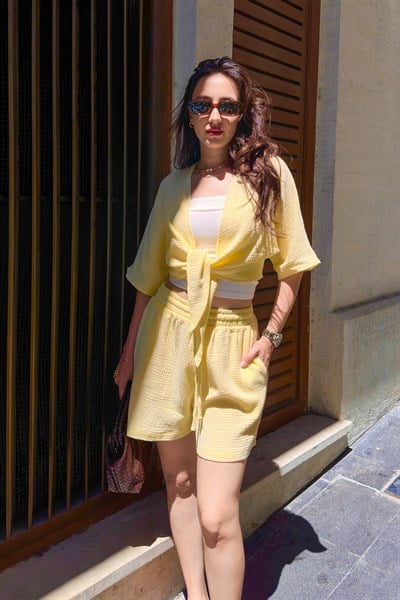 Müslin Önden Bağlamalı Kısa Model Sarı Kimono