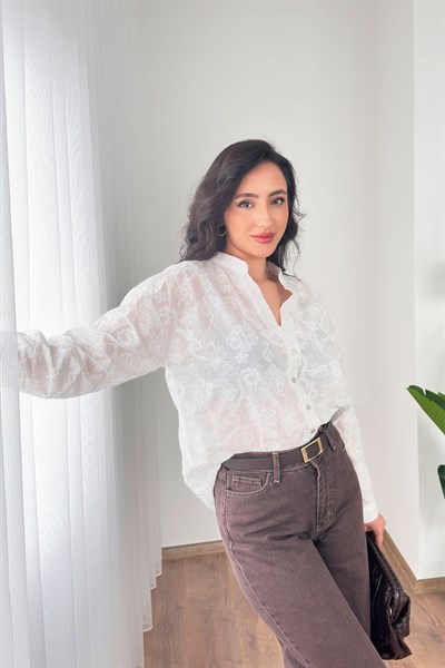 Nakış Çiçek İşlemeli Desenli Beyaz Gömlek