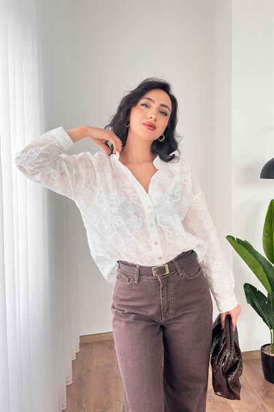 Nakış Çiçek İşlemeli Desenli Beyaz Gömlek