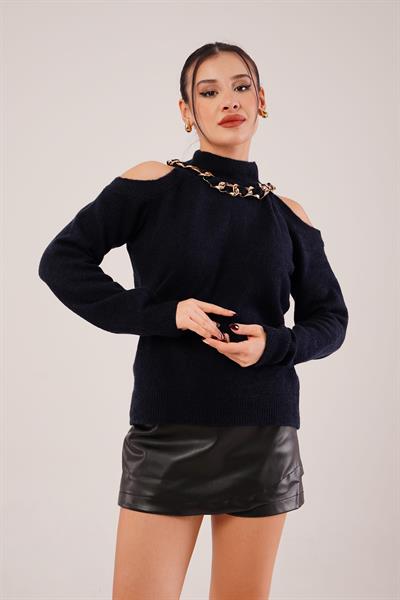 Omuz Dekolteli Boğazlı Kolye Detay Lacivert Triko Kazak