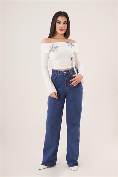 Omuz Dekolteli Çiçek Detaylı Beyaz Bluz