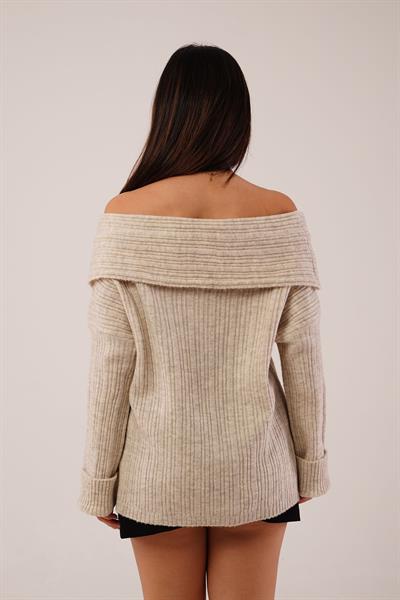 Omuz Dekolteli Madonna Yaka Taş Triko Kazak