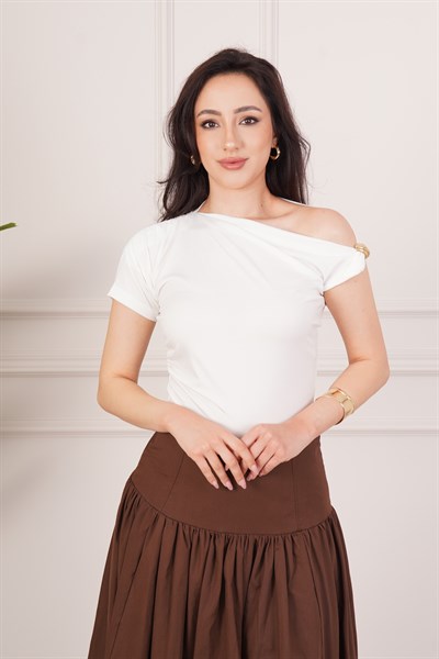 Omuz Toka Detaylı Şık Beyaz Bluz