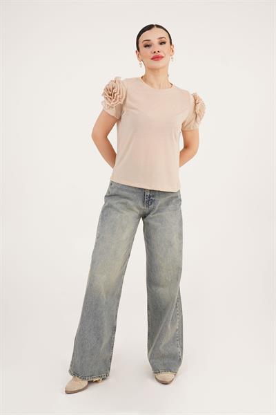Omuz Gül Detaylı Bej Bluz