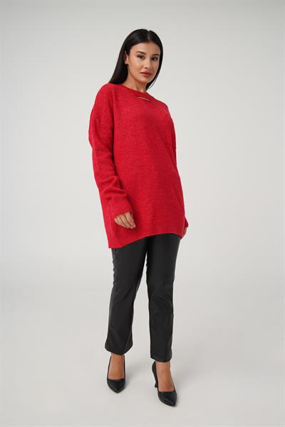 Ön Dekolte Detaylı Kırmızı Triko Kazak