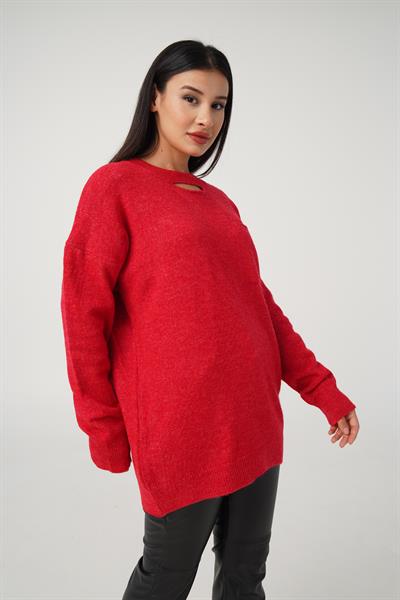 Ön Dekolte Detaylı Kırmızı Triko Kazak