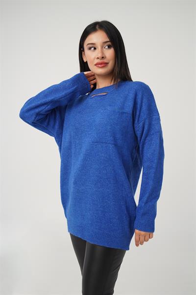 Ön Dekolte Detaylı Saks Triko Kazak