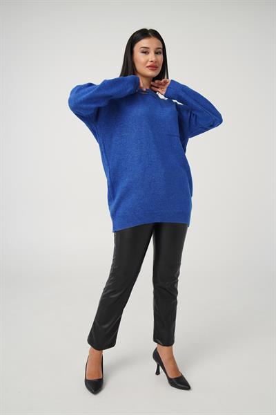 Ön Dekolte Detaylı Saks Triko Kazak