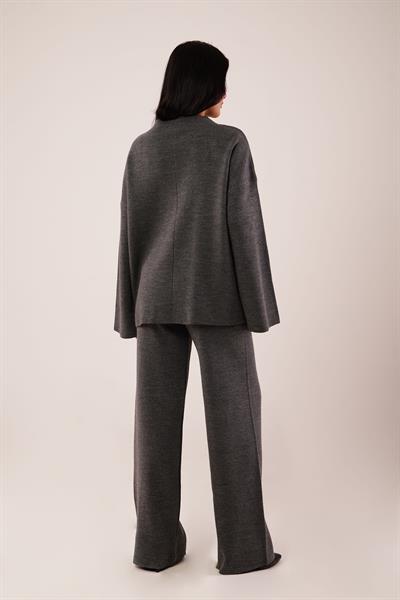 Ön Dikiş Detay Antrasit Triko Takım