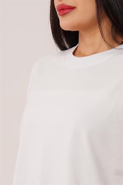 Ön El Nakışlı Beyaz Tişört