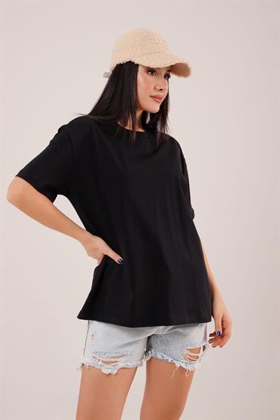 Ön El Nakışlı Siyah Tişört