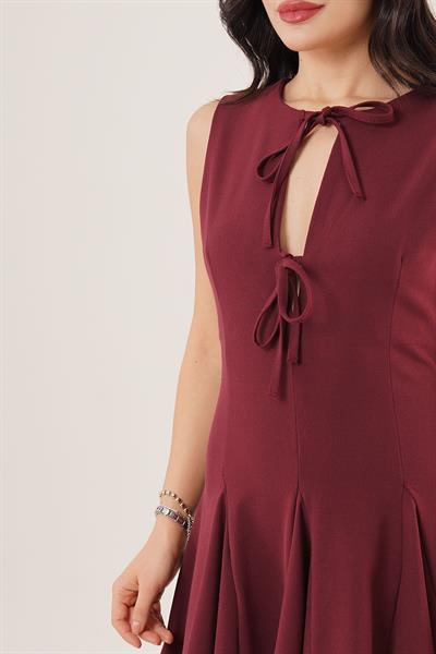 Bağlama Detaylı Sıfır Kol Bordo Elbise	