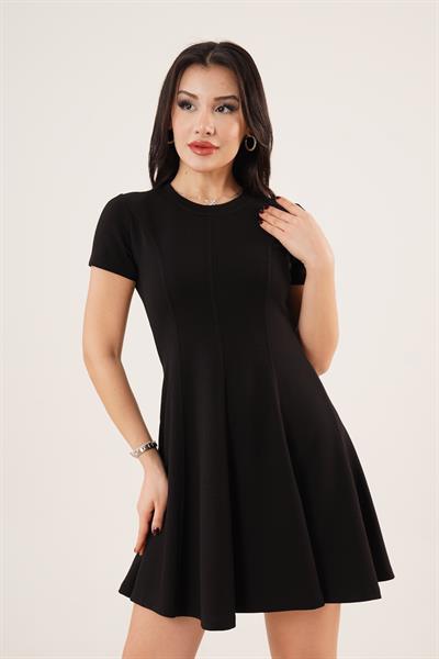 Önden Dikiş Detaylı Kloş Model Siyah Elbise