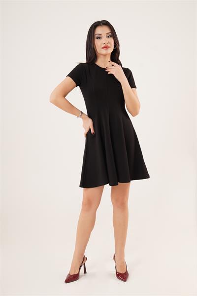 Önden Dikiş Detaylı Kloş Model Siyah Elbise