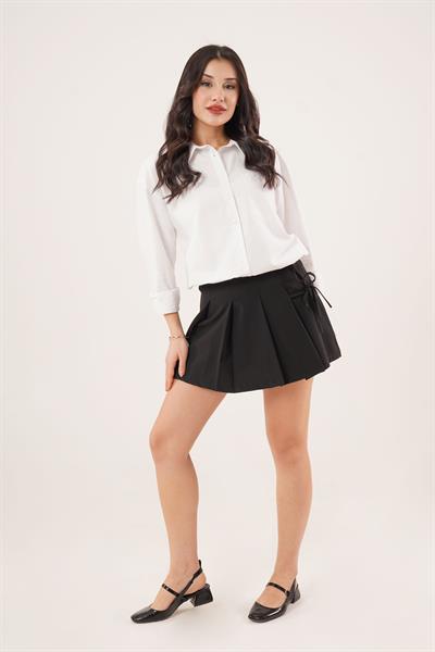 Önü Piliseli Yandan Bağlama Detaylı Mini Siyah Şort Etek