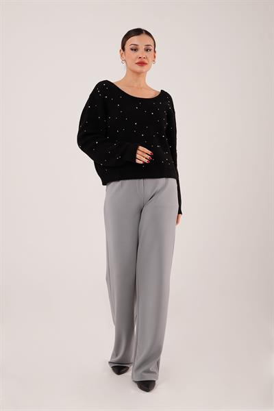 Önü Taş İşlemeli Sırt Dekolteli Siyah Kazak