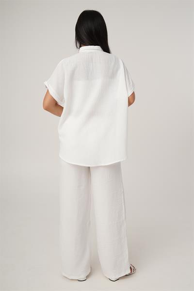 Örme Cepli Salaş Kısa Kol Beyaz Gömlek