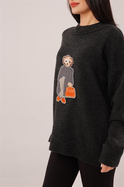 Panda Nakışlı Oversize Siyah Kazak