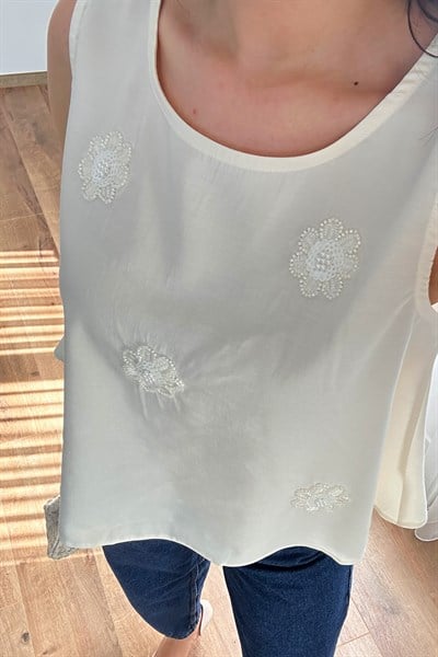 Papatya Boncuk İşlemeli Kalın Askılı Bej Bluz