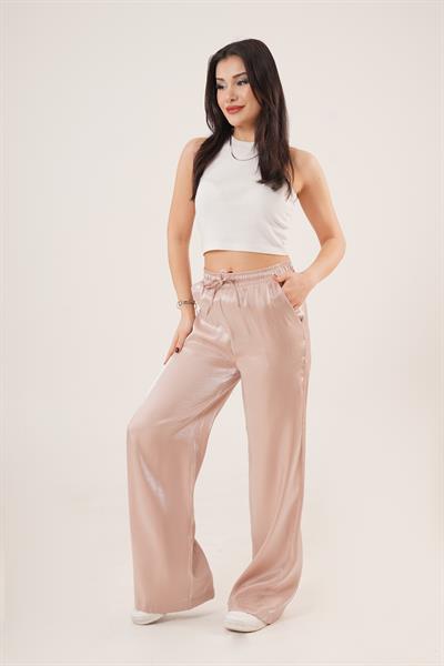 Parlak Görünümlü Bel Lastikli ve Cepli Geniş Paça Bej Pantolon