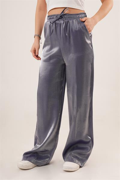 Parlak Görünümlü Bel Lastikli ve Cepli Geniş Paça Lacivert Pantolon