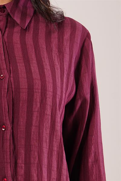 Parlak Efektli Düğmeli Bordo Gömlek