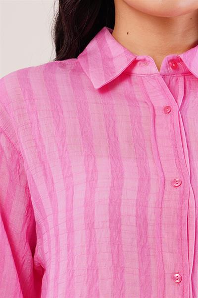 Parlak Efektli Düğmeli Fuşya Gömlek