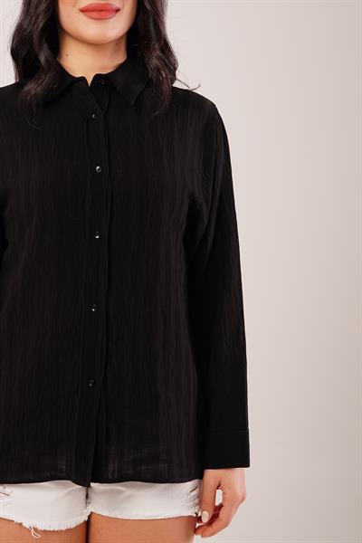 Parlak Efektli Düğmeli Siyah Gömlek