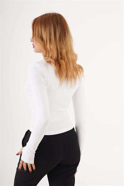 Parmak Geçirmeli Beyaz Basic Bluz
