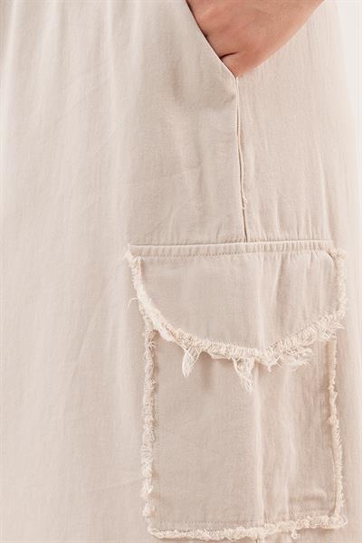 Ön Yırtmaçlı Cep Detaylı Bej Etek