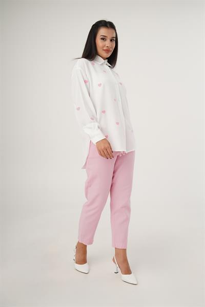 Pembe Kalp Nakışlı Oversize Beyaz Gömlek