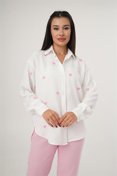Pembe Kalp Nakışlı Oversize Beyaz Gömlek