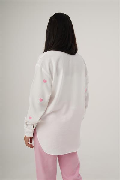 Pembe Kalp Nakışlı Oversize Beyaz Gömlek