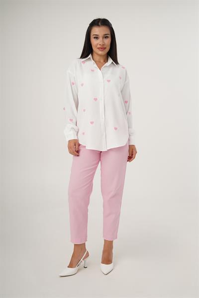 Pembe Kalp Nakışlı Oversize Beyaz Gömlek