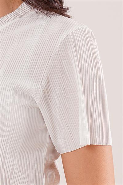 Piliseli Kısa Kollu Parlak Beyaz Bluz