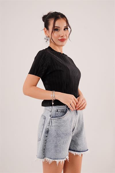 Piliseli Kısa Kollu Parlak Siyah Bluz