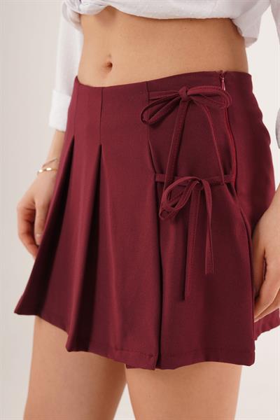 Önü Piliseli Yandan Bağlama Detaylı Mini Bordo Şort Etek