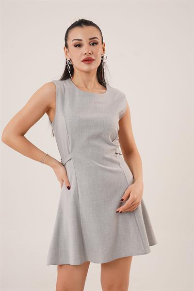Yanları Toka Detaylı Sıfır Kol Gri Mini Elbise