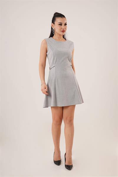 Yanları Toka Detaylı Sıfır Kol Gri Mini Elbise