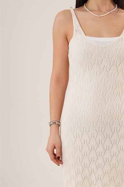 Püskül Detaylı Ajurlu V Yaka Bej Elbise