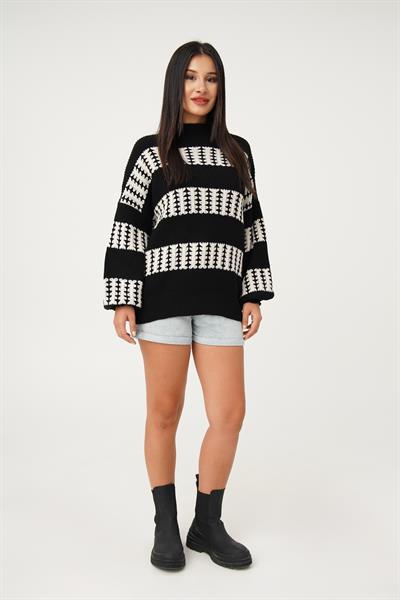 Renk Geçişli Düz Yaka Siyah Oversize Triko Kazak