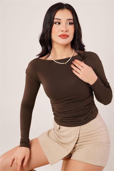 Yan Büzgülü Geniş Yaka Kahverengi Bluz