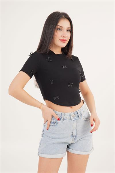 Fiyonk Detaylı Siyah Crop Tişört	