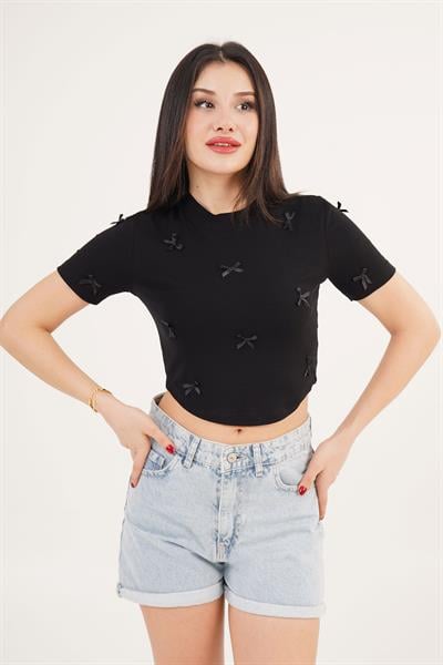 Fiyonk Detaylı Siyah Crop Tişört	