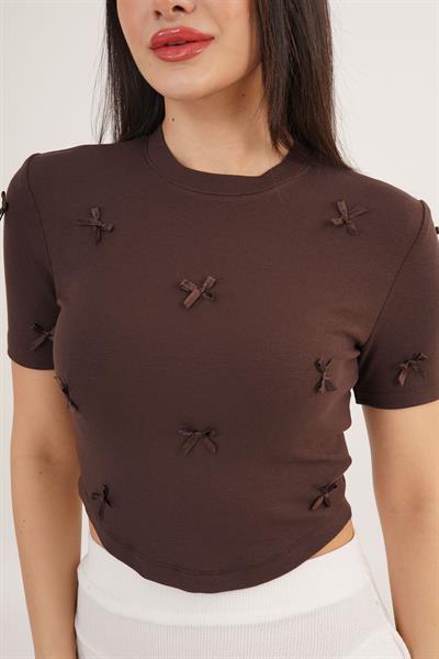 Fiyonk Detaylı Kahverengi Crop Tişört	