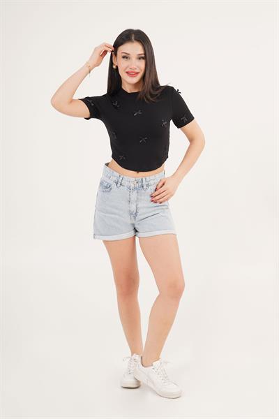 Fiyonk Detaylı Siyah Crop Tişört	